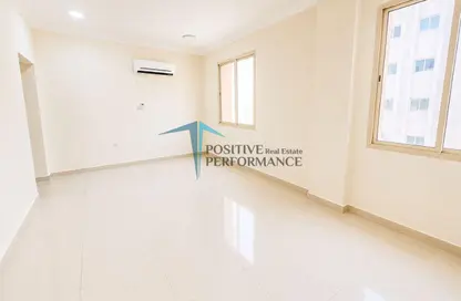 Apartment - 2 Bedrooms - 2 Bathrooms for rent in Umm Ghuwalina - Umm Ghuwailina - Doha