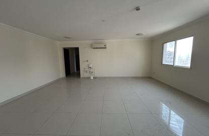 Apartment - 2 Bedrooms - 2 Bathrooms for rent in Umm Ghuwailina 4 - Umm Ghuwailina - Doha