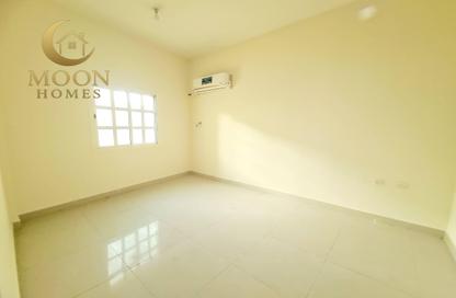 Apartment - 2 Bedrooms - 1 Bathroom for rent in Umm Ghwailina Comm - Umm Ghuwalina - Umm Ghuwailina - Doha