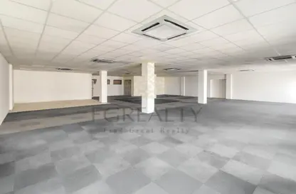 مساحات مكتبية - 3 غرف نوم - 2 حمامات للايجار في مبنى سلوي التجاري - طريق سلوى - الدوحة