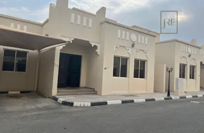 Compound - 3 Bedrooms - 4 Bathrooms for rent in Al Sakhama - Doha