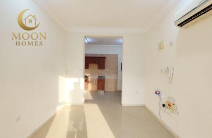 Apartment - 1 Bedroom - 1 Bathroom for rent in Umm Ghuwailina 4 - Umm Ghuwailina - Doha Apartment - 1 Bedroom - 1 Bathroom for rent in Umm Ghuwailina 4 - Umm Ghuwailina - Doha