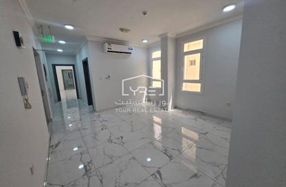 Apartment - 3 Bedrooms - 2 Bathrooms for rent in Umm Ghwailina Comm - Umm Ghuwalina - Umm Ghuwailina - Doha