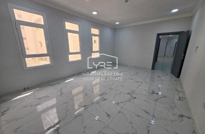 Apartment - 3 Bedrooms - 2 Bathrooms for rent in Umm Ghwailina Comm - Umm Ghuwalina - Umm Ghuwailina - Doha