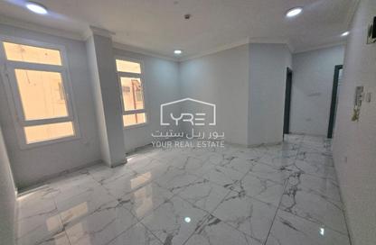 Apartment - 3 Bedrooms - 2 Bathrooms for rent in Umm Ghwailina Comm - Umm Ghuwalina - Umm Ghuwailina - Doha