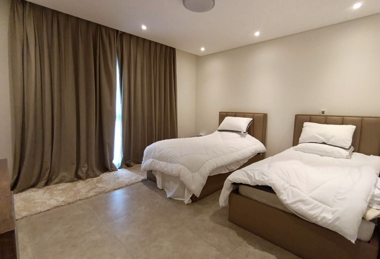 Spacious 2bhk furnished only in 7000 limited time.