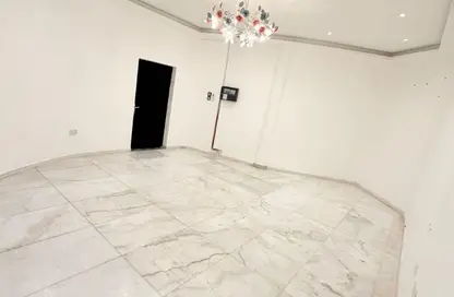 Apartment - Studio - 1 Bathroom for rent in Al Aziziyah - Al Aziziyah - Doha