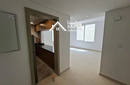 Apartment - 3 Bedrooms - 4 Bathrooms for rent in Corniche Road - Corniche Road - Doha