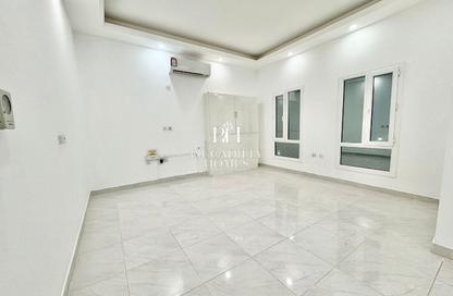 Villa - 5 - 6 for rent in Al Kheesa - Al Kheesa - Umm Salal Mohammed