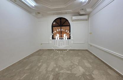 Villa - Studio - 1 Bathroom for rent in Al Aziziyah - Al Aziziyah - Doha