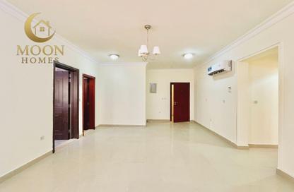 Apartment - 1 Bedroom - 2 Bathrooms for rent in Umm Ghuwailina 4 - Umm Ghuwailina - Doha