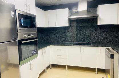 Apartment - 2 Bedrooms - 3 Bathrooms for rent in West Bay - Doha