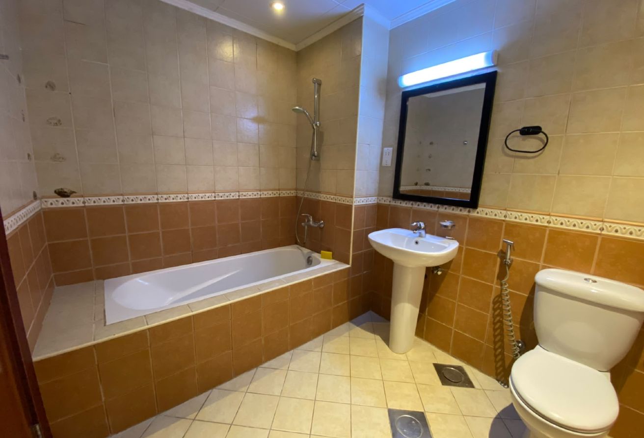 LAVISH 1 BEDROOM BALCONY SEAVIEW BALCONY @7000 thumbnail 9