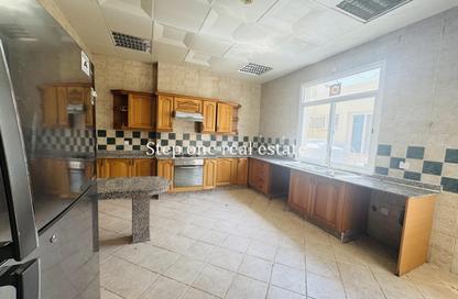 Compound - 3 Bedrooms - 4 Bathrooms for rent in Bu Hamour Street - Abu Hamour - Doha