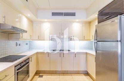 Apartment - 2 Bedrooms - 3 Bathrooms for rent in Carnaval - Qanat Quartier - The Pearl Island - Doha