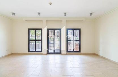 Apartment - 2 Bedrooms - 3 Bathrooms for rent in Carnaval - Qanat Quartier - The Pearl Island - Doha