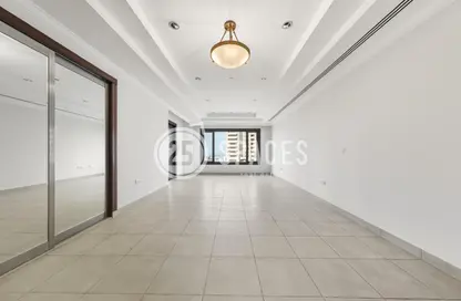 Apartment - 2 Bedrooms - 3 Bathrooms for sale in West Porto Drive - Porto Arabia - The Pearl Island - Doha