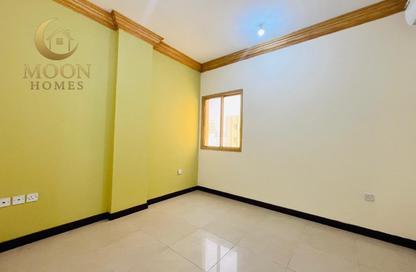 Apartment - 3 Bedrooms - 1 Bathroom for rent in Umm Ghwailina Comm - Umm Ghuwalina - Umm Ghuwailina - Doha