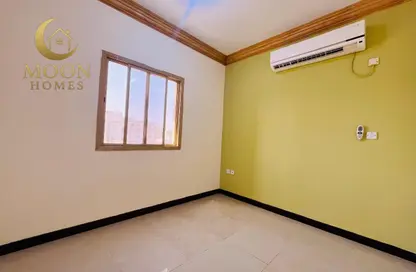 Apartment - 3 Bedrooms - 1 Bathroom for rent in Umm Ghwailina Comm - Umm Ghuwalina - Umm Ghuwailina - Doha
