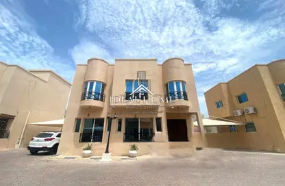 فيلا - 3 غرف نوم - 3 حمامات للايجار في الغرافة - الغرافة - الدوحة