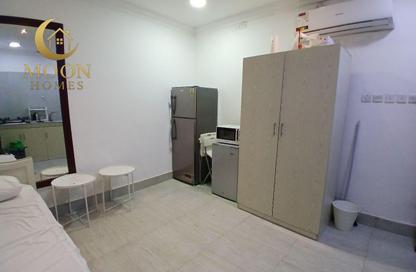Apartment - Studio - 1 for rent in Umm Ghuwailina 4 - Umm Ghuwailina - Doha