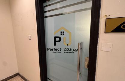Office Space - 4 Bedrooms - 1 Bathroom for rent in Madinat Khalifa - Doha