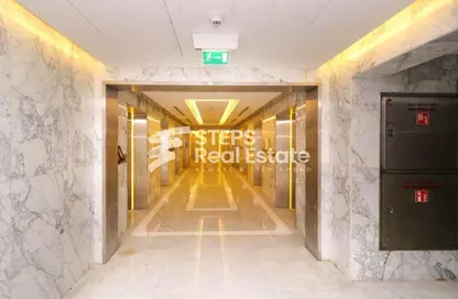Office Space - Studio - 1 Bathroom for rent in West Bay Tower - West Bay - West Bay - Doha