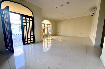 Villa - 6 Bedrooms - 4 Bathrooms for rent in Umm Salal Ali - Umm Salal Ali - Doha