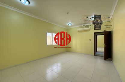 Apartment - 4 Bedrooms - 3 Bathrooms for rent in Al Mansoura - Al Mansoura - Doha