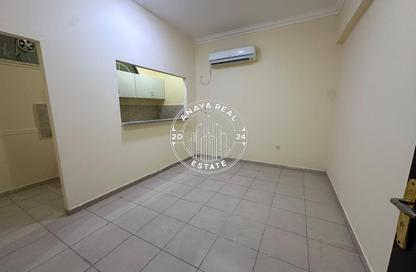 Apartment - 1 Bedroom - 1 Bathroom for rent in New Salata - Salata - Doha