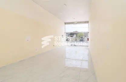 Shop - Studio - 1 Bathroom for rent in Wholesale Market Street - Abu Hamour - Doha