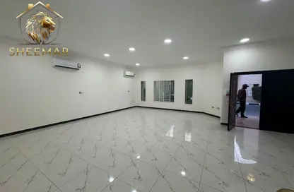 فيلا - 5 غرف نوم - 4 حمامات للايجار في فلل عين خالد - عين خالد - الدوحة