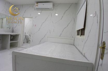 Apartment - Studio - 1 for rent in Umm Ghuwailina 4 - Umm Ghuwailina - Doha