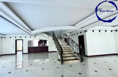 مجمع سكني - 5 غرف نوم - 6 حمامات للايجار في فيلات وست باي - الخليج الجنوبي - الخليج الغربي - الدوحة