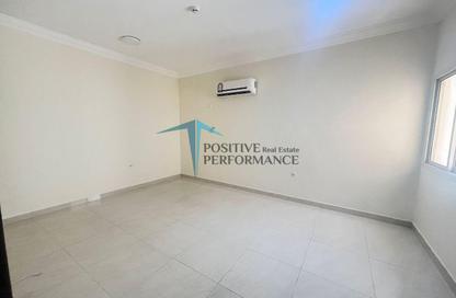 Apartment - 2 Bedrooms - 2 Bathrooms for rent in Umm Ghuwalina - Umm Ghuwailina - Doha