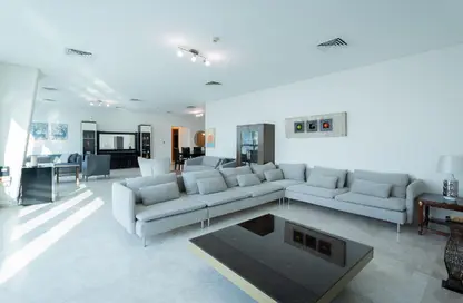 Apartment - 3 Bedrooms - 5 Bathrooms for rent in Zig Zag Towers - West Bay - Doha