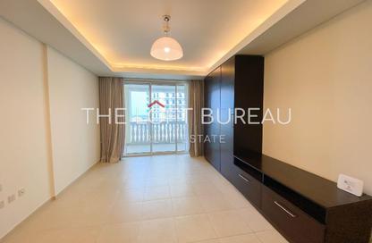 Apartment - Studio - 1 Bathroom for rent in Viva West - Viva Bahriyah - The Pearl Island - Doha