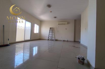 Apartment - 2 Bedrooms - 2 Bathrooms for rent in Hiteen Street - Al Muntazah - Doha