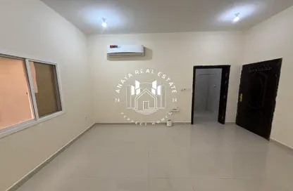 فيلا - 1 حمام للايجار في شارع ام السنيم - عين خالد - الدوحة