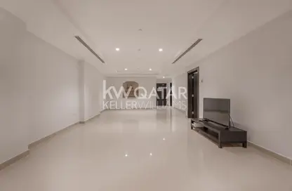 Apartment - 1 Bedroom - 2 Bathrooms for rent in West Porto Drive - Porto Arabia - The Pearl Island - Doha