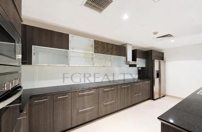 Apartment - 4 Bedrooms - 4 Bathrooms for sale in West Porto Drive - Porto Arabia - The Pearl Island - Doha