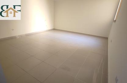 Apartment - 2 Bedrooms - 3 Bathrooms for rent in Al Sadd - Doha