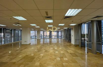 Show Room - 4 Bedrooms - 2 Bathrooms for rent in Corniche Road - Corniche Road - Doha