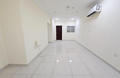 Apartment - 1 Bedroom - 1 Bathroom for rent in Umm Ghuwailina 4 - Umm Ghuwailina - Doha