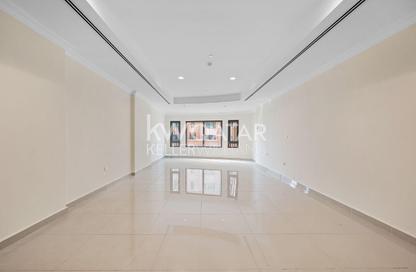 Apartment - 1 Bedroom - 2 Bathrooms for rent in West Porto Drive - Porto Arabia - The Pearl Island - Doha