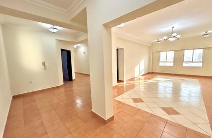 Apartment - 2 Bedrooms - 2 Bathrooms for rent in Umm Ghuwailina 4 - Umm Ghuwailina - Doha