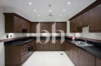 Apartment - 2 Bedrooms - 3 Bathrooms for rent in West Porto Drive - Porto Arabia - The Pearl Island - Doha