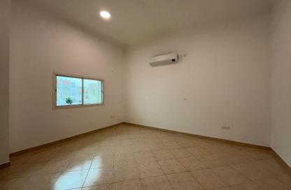 Villa - 4 Bedrooms - 4 Bathrooms for rent in Umm Al Seneem Street - Ain Khaled - Doha