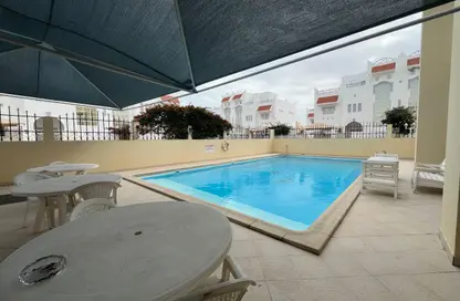 فيلا - 4 غرف نوم - 4 حمامات للايجار في شارع ام السنيم - عين خالد - الدوحة