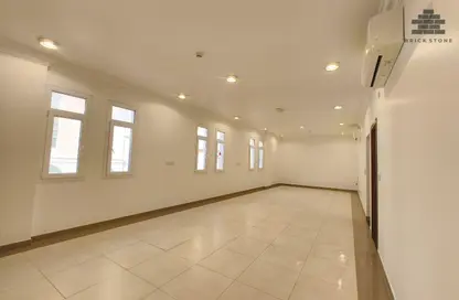 شقة - 3 غرف نوم - 3 حمامات للايجار في اي بي 15 - دوحة الجديد - الدوحة